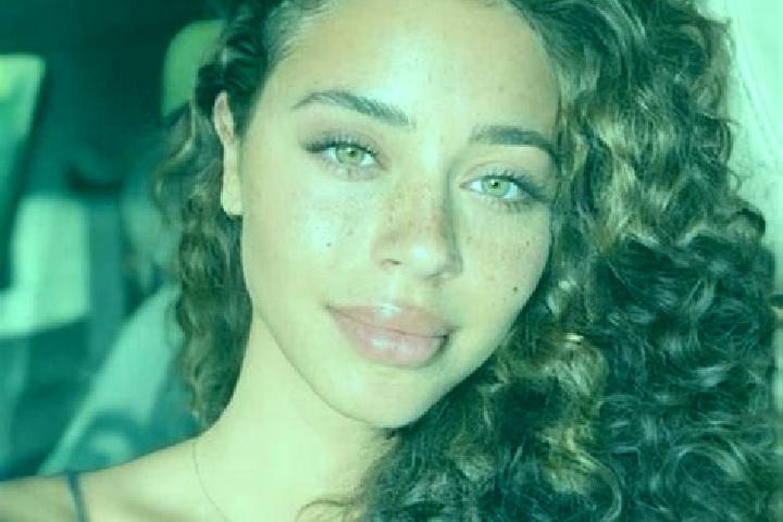 Iris, 22, a auburn hazel-eyed ebony companion based in New Port. Offering A-Level, Girlfriend Experience, Overnight. Available for incall and outcall, day an...