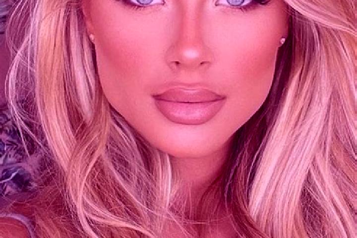 Iris, 22, a black blue-eyed latina companion based in Hyeres. Offering CIM, A-Level, Striptease. Available for incall and outcall, day and evening dates.