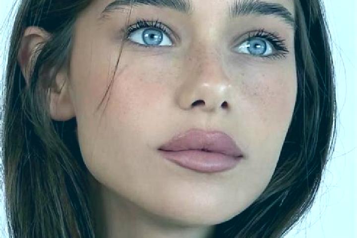 Iris, 22, a brunette amber-eyed indian companion based in Selvazzano Dentro. Offering Party Girl, Dinner Date, A-Level, 69, CIM. Available for incall and out...