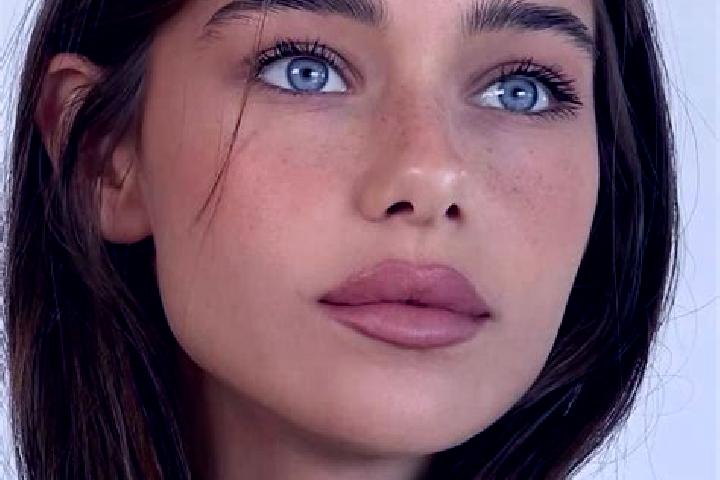 Iris, 22, a brunette brown-eyed mixed companion based in Barretos. Offering Roleplay, Deep French Kissing, Tantra, OWO, GFE. Available for incall and outcall...