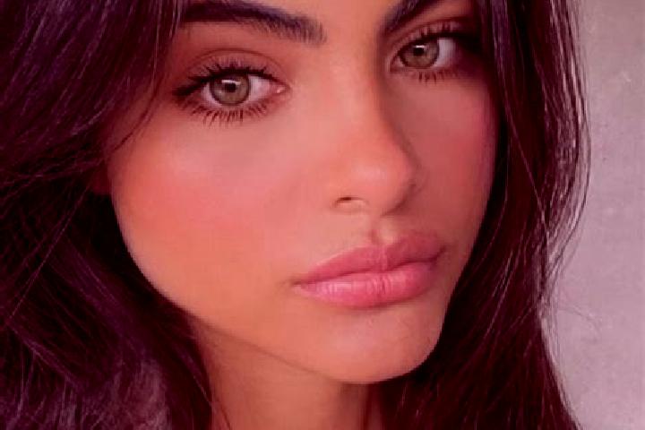 Iris, 22, a brunette dark-eyed indian companion based in Hallstahammar. Offering 69, Prostate Massage, Massage. Available for incall and outcall, day and eve...