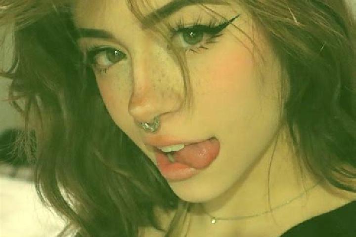 Iris, 22, a chestnut green-eyed caribbean companion based in Rotonda West. Offering OWO, A-Level, Party Girl. Available for incall and outcall, day and eveni...