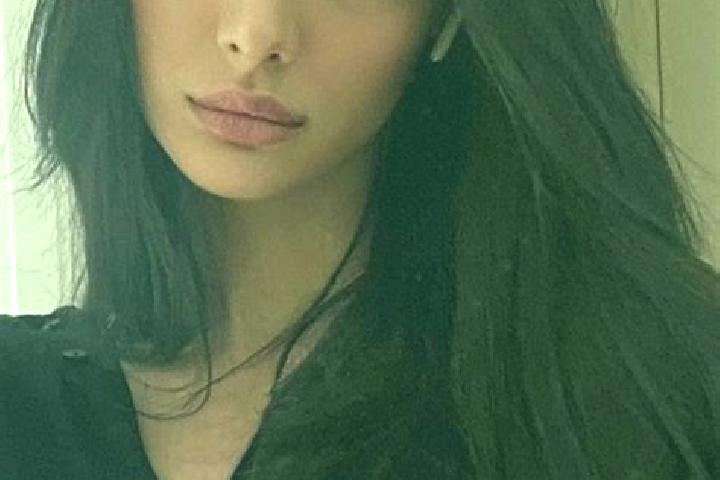 Iris, 22, a red dark-eyed middle eastern companion based in South Kolan. Offering Dinner Date, Party Girl, Deep French Kissing, 69, Travel Companion. Availab...