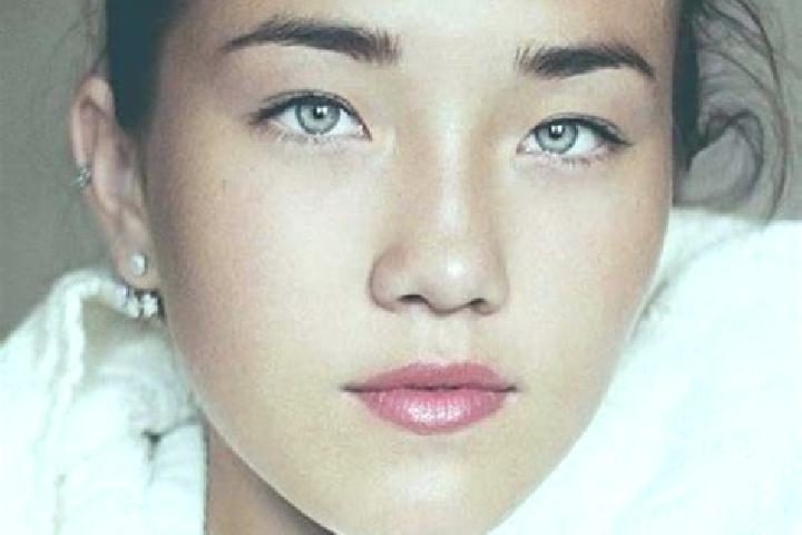 Iris, 22, a red grey-eyed caucasian companion based in Xinnong. Offering Duos, Couples, Overnight. Available for incall and outcall, day and evening dates.