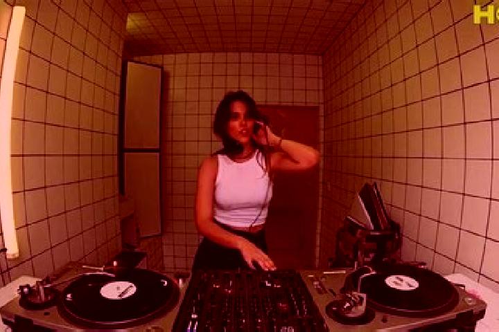 Iris, 22 — Escort in Acula, Mexico