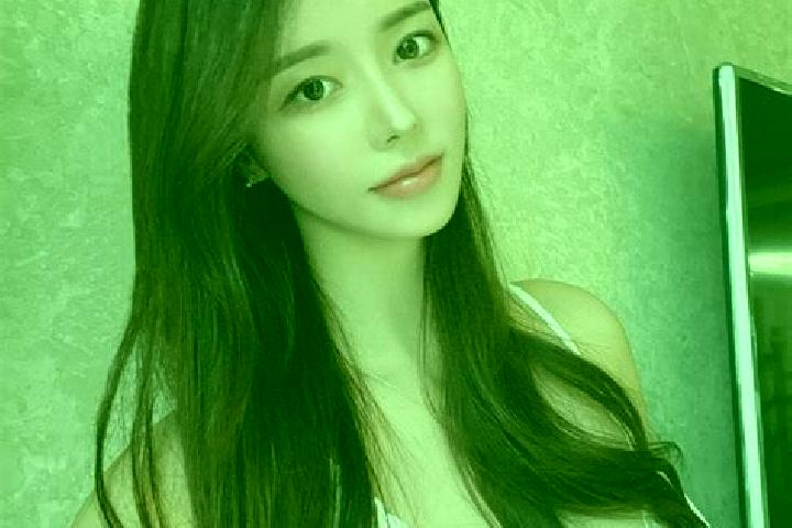 Iris, 22 — Escort in Baliang, China