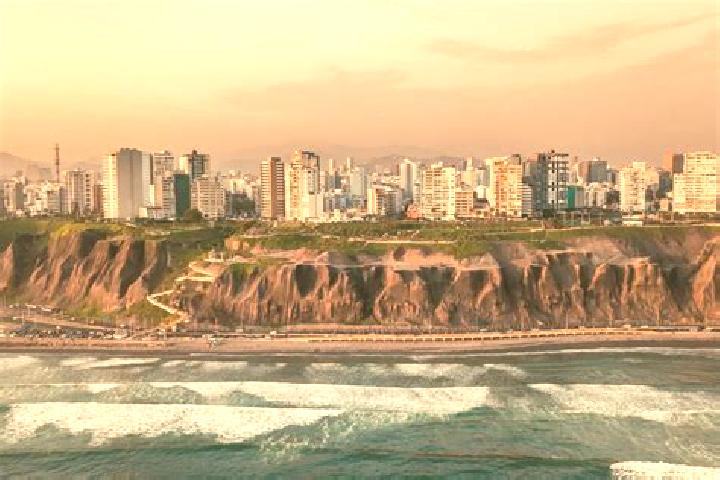 Iris, 22 — Escort in Mazo Cruz, Peru