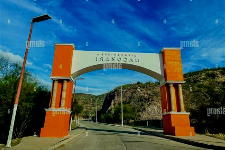 Iris, 22 — Escort in Santiago Nacaltepec, Mexico