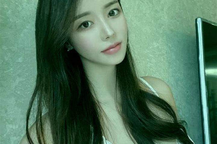 Iris, 22 — Escort in Shenglilu, China
