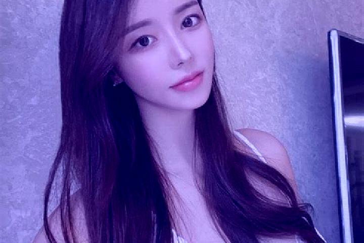 Iris, 22 — Escort in Songxia, China