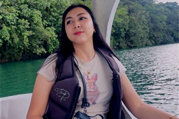Iris, 22 — Escort in Tatau, Malaysia