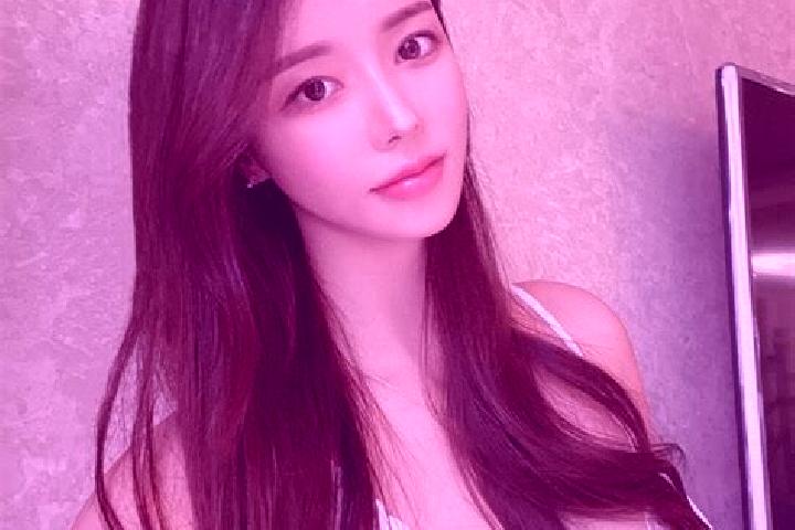 Iris, 22 — Escort in Yunle, China