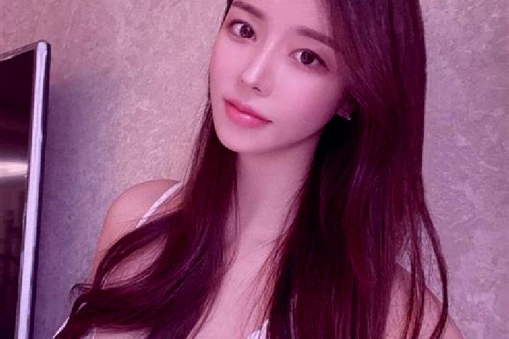 Iris, 22 — Escort in Zhongshanlu, China