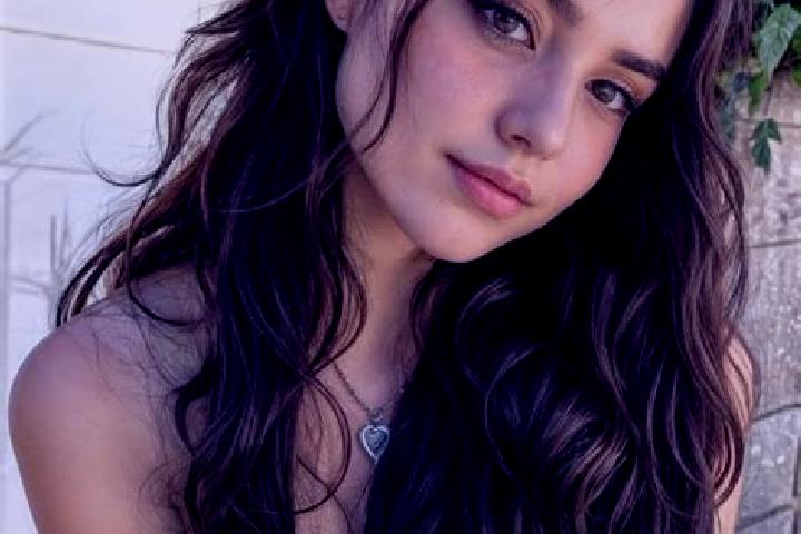 Iris, 23, a auburn hazel-eyed ebony companion based in Dorpen. Offering 69, Deep French Kissing, Party Girl, Girlfriend Experience, Dinner Date. Available fo...