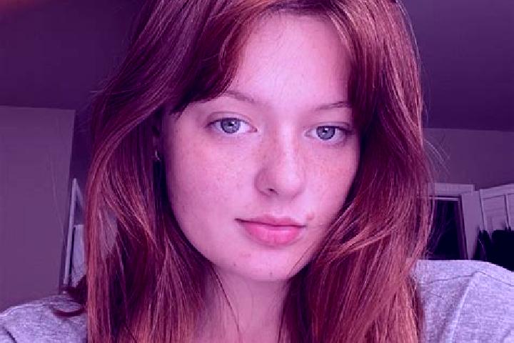 Iris, 23, a red grey-eyed caucasian companion based in Niz-Bahjani. Offering Overnight, CIM, Couples. Available for incall and outcall, day and evening dates.