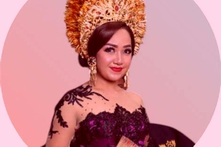 Iris, 23 — Escort in Banjar Kelodan, Indonesia