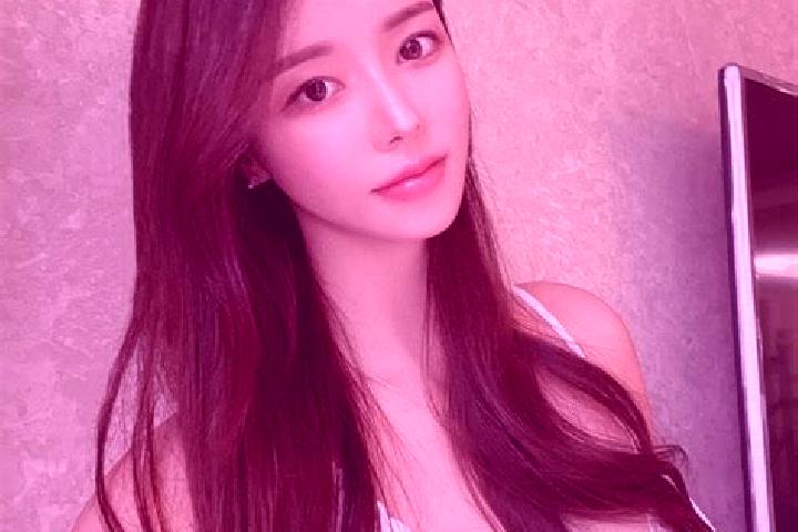 Iris, 23 — Escort in Dangshan, China