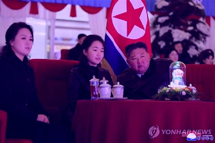 Iris, 23 — Escort in Hau-ri, North Korea