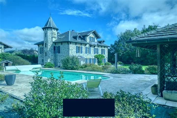 Iris, 23 — Escort in Hauteville-sur-Fier, France