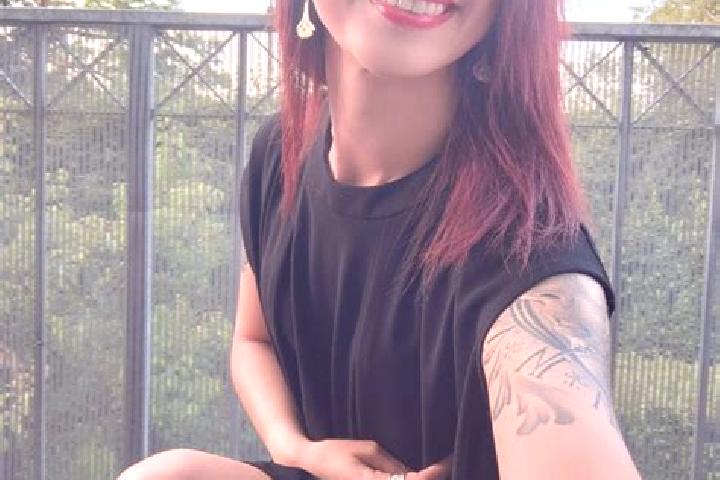 Iris, 23 — Escort in Mours, France