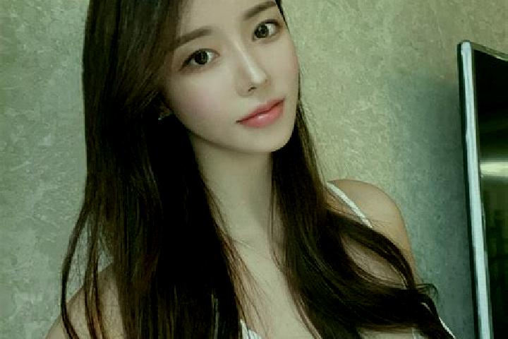 Iris, 23 — Escort in Wanshun, China