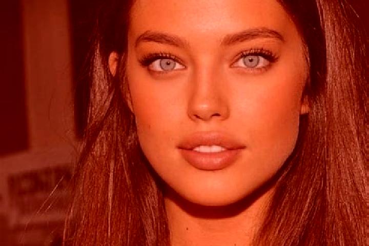 Iris, 24, a chestnut grey-eyed caucasian companion based in Hala. Offering GFE, Dinner Date, OWO. Available for incall and outcall, day and evening dates.