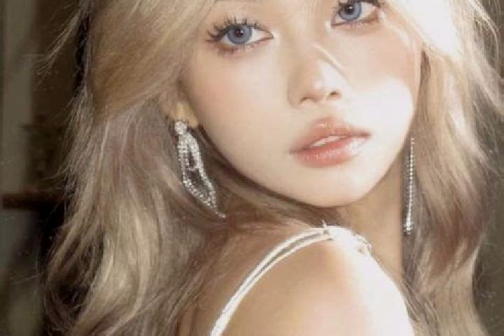 Iris, 24, a platinum blonde grey-eyed asian companion based in Gaojiacun. Offering Dinner Date, A-Level, Deep French Kissing. Available for incall and outcal...