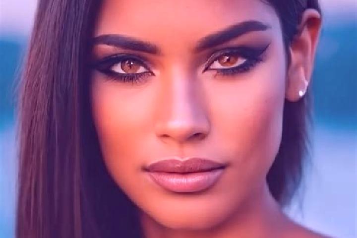 Iris, 24, a red green-eyed latina companion based in Garanhuns. Offering OWO, Roleplay, A-Level, Party Girl. Available for incall and outcall, overnight book...