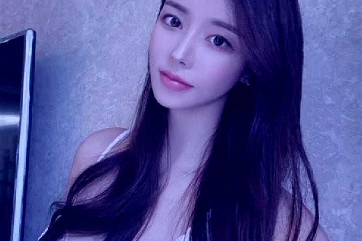 Iris, 24 — Escort in Anchong, China