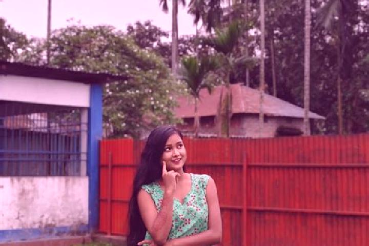 Iris, 24 — Escort in Matabhanga, India