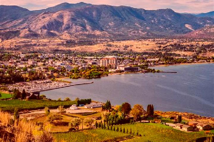 Iris, 24 — Escort in Penticton, Canada