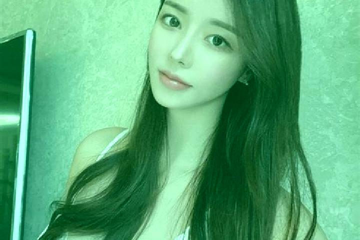 Iris, 24 — Escort in Xiashu, China