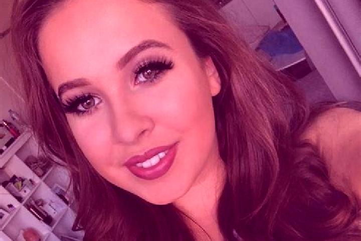 Iris, 25, a auburn brown-eyed slavic companion based in Pujili. Offering A-Level, Prostate Massage, Dinner Date. Available for incall and outcall, day and ev...