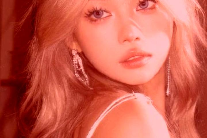 Iris, 25, a blonde amber-eyed asian companion based in Voyutychi. Offering Roleplay, Domination. Available for incall and outcall, day and evening dates.