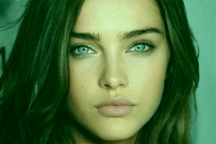 Iris, 25, a brunette amber-eyed caribbean companion based in David Canabarro. Offering GFE, Party Girl. Available for incall and outcall, day and evening dates.