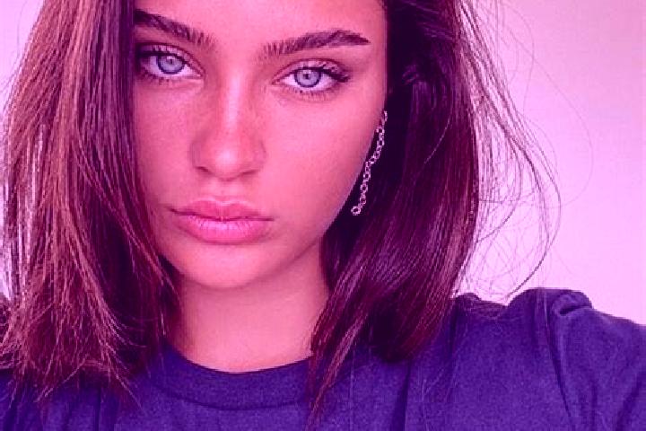 Iris, 25, a brunette brown-eyed ebony companion based in Bollezeele. Offering 69, Striptease. Available for incall and outcall, day and evening dates.