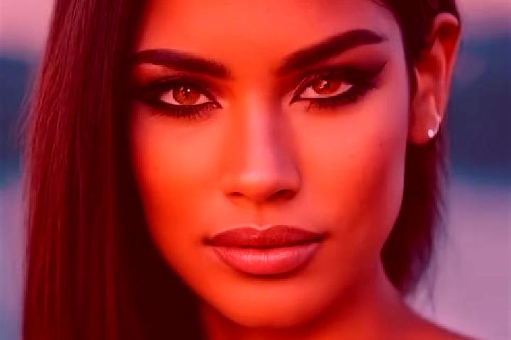 Iris, 25, a chestnut amber-eyed latina companion based in Badsworth. Offering Dinner Date, Massage, Couples. Available for incall and outcall, day and evenin...