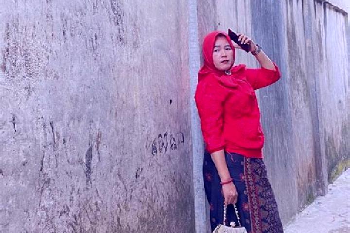 Iris, 25 — Escort in Molibagu, Indonesia