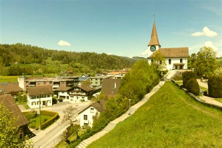 Iris, 25 — Escort in Naenikon / Naenikon (Dorfkern), Switzerland