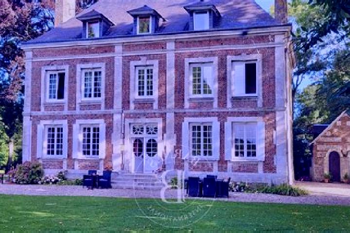 Iris, 25 — Escort in Savignies, France
