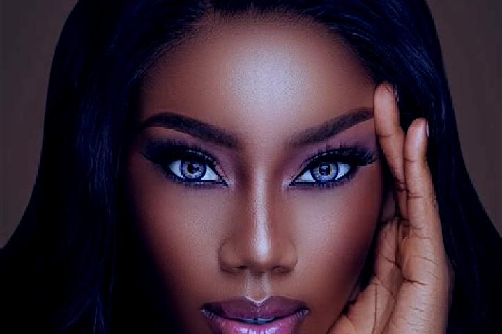 Iris, 26, a auburn blue-eyed ebony companion based in Waukee. Offering Deep French Kissing, Massage, GFE. Available for incall and outcall, day and evening d...