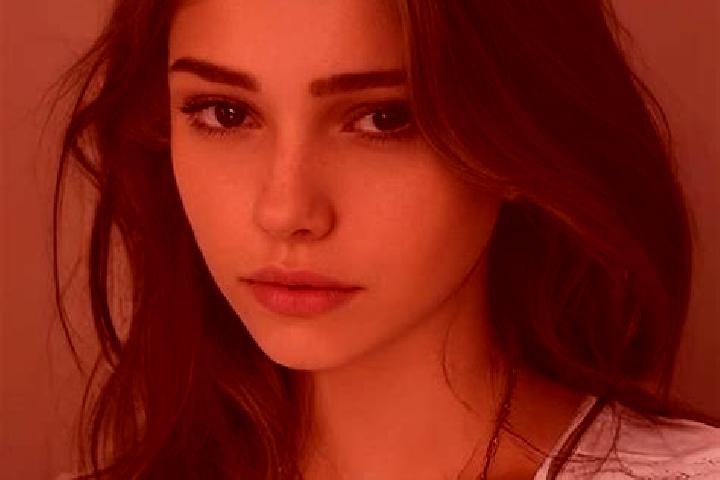 Iris, 26, a chestnut grey-eyed slavic companion based in Frigento. Offering Couples, OWO, Domination. Available for incall and outcall, day and evening dates.
