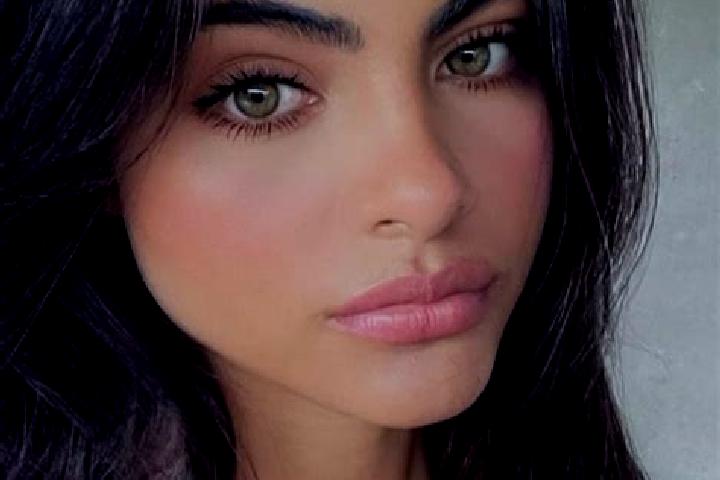 Iris, 26, a red green-eyed indian companion based in Maddington. Offering Domination, Dinner Date, Tantra, Striptease. Available for incall and outcall, day ...