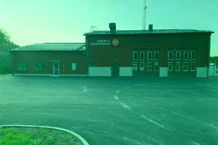 Iris, 26 — Escort in Almunge, Sweden