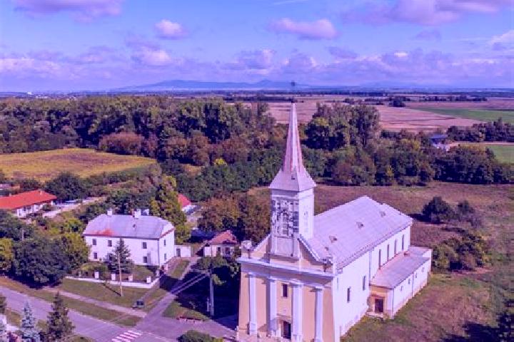 Iris, 26 — Escort in Komjatice, Slovakia