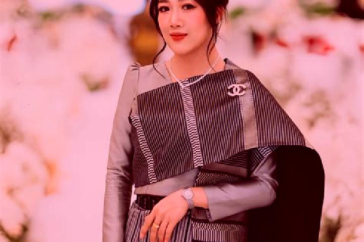 Iris, 26 — Escort in Muang Khamkeut, Laos