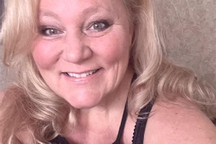 Iris, 26 — Escort in Salineville, United States