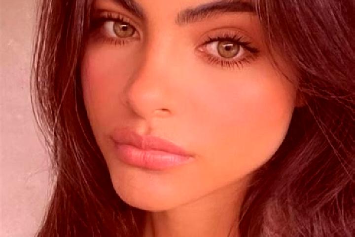 Iris, 27, a brunette dark-eyed caribbean companion based in Engen. Offering Massage, CIM, BDSM, Tantra. Available for incall and outcall, day and evening dates.