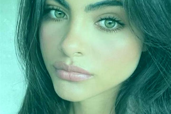Iris, 27, a chestnut dark-eyed indian companion based in Nasim Shahr. Offering Overnight, Roleplay, Fetish, Couples, Tantra. Available for incall and outcall...
