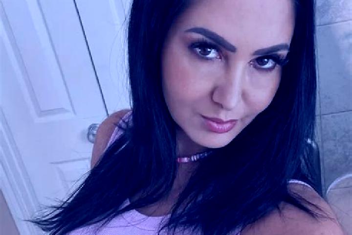Iris, 27, a red blue-eyed slavic companion based in Prata di Sotto. Offering OWO, Erotic Massage, 69, Dinner Date, Deep French Kissing. Available for incall ...
